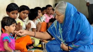 Sindhutai Sapkal with her kids