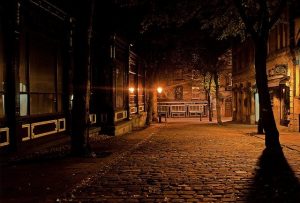 alley-89197_640 night time alley