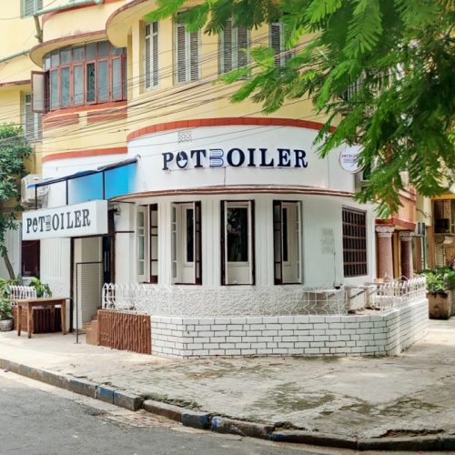 Potboiler cafe in Kolkata