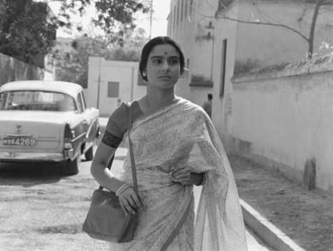 Madhabi Mukherjee in Mahanagar