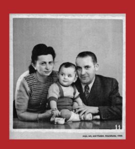 Marjane-Satrapi-with her Parents