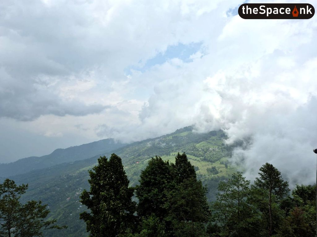 Where Clouds Wait: Notes from Dawaipani